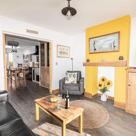 Stylish 2 Bedrooms Cosy & Bright Cottage, Pet Friendly, Sleeps 5, Titchfield Village - Summer Special Offer!! - By Blue Puffin Stays Bagian luar foto