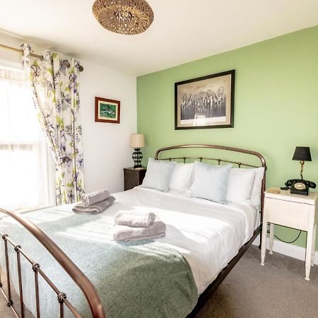 Stylish 2 Bedrooms Cosy & Bright Cottage, Pet Friendly, Sleeps 5, Titchfield Village - Summer Special Offer!! - By Blue Puffin Stays Bagian luar foto