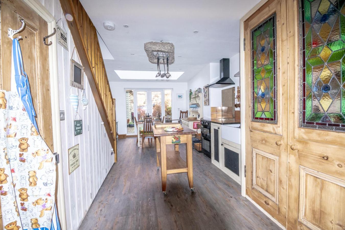 Stylish 2 Bedrooms Cosy & Bright Cottage, Pet Friendly, Sleeps 5, Titchfield Village - Summer Special Offer!! - By Blue Puffin Stays Bagian luar foto