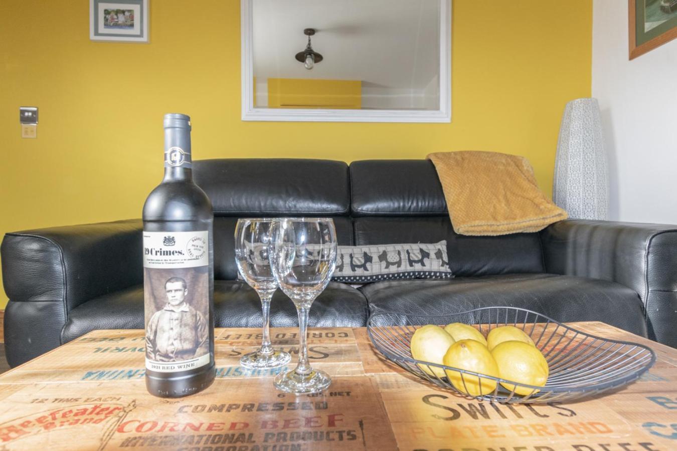Stylish 2 Bedrooms Cosy & Bright Cottage, Pet Friendly, Sleeps 5, Titchfield Village - Summer Special Offer!! - By Blue Puffin Stays Bagian luar foto
