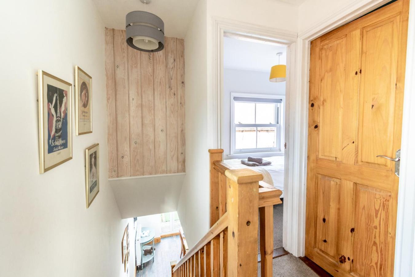 Stylish 2 Bedrooms Cosy & Bright Cottage, Pet Friendly, Sleeps 5, Titchfield Village - Summer Special Offer!! - By Blue Puffin Stays Bagian luar foto