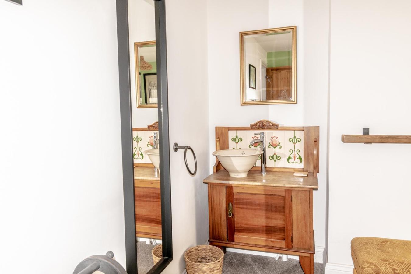 Stylish 2 Bedrooms Cosy & Bright Cottage, Pet Friendly, Sleeps 5, Titchfield Village - Summer Special Offer!! - By Blue Puffin Stays Bagian luar foto
