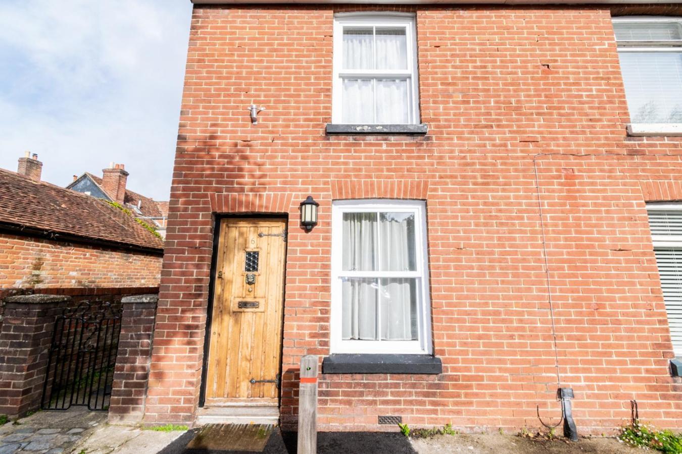Stylish 2 Bedrooms Cosy & Bright Cottage, Pet Friendly, Sleeps 5, Titchfield Village - Summer Special Offer!! - By Blue Puffin Stays Bagian luar foto