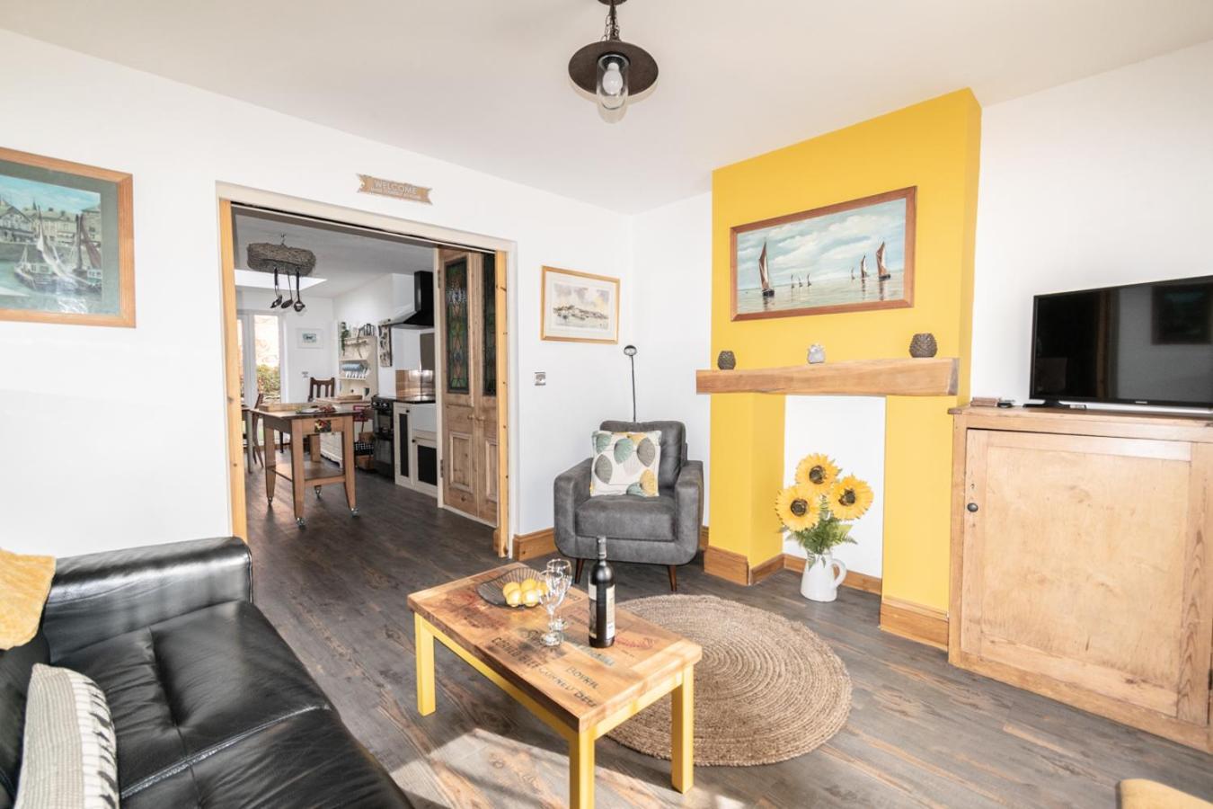 Stylish 2 Bedrooms Cosy & Bright Cottage, Pet Friendly, Sleeps 5, Titchfield Village - Summer Special Offer!! - By Blue Puffin Stays Bagian luar foto